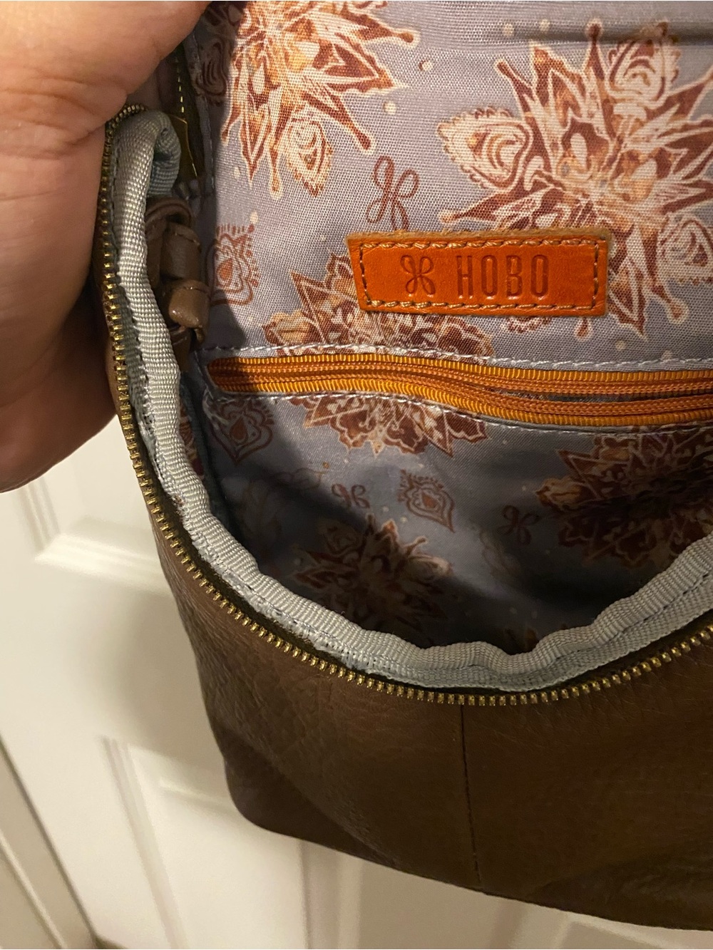 HOBO Leather Fern Crossbody - Picture 7 of 9
